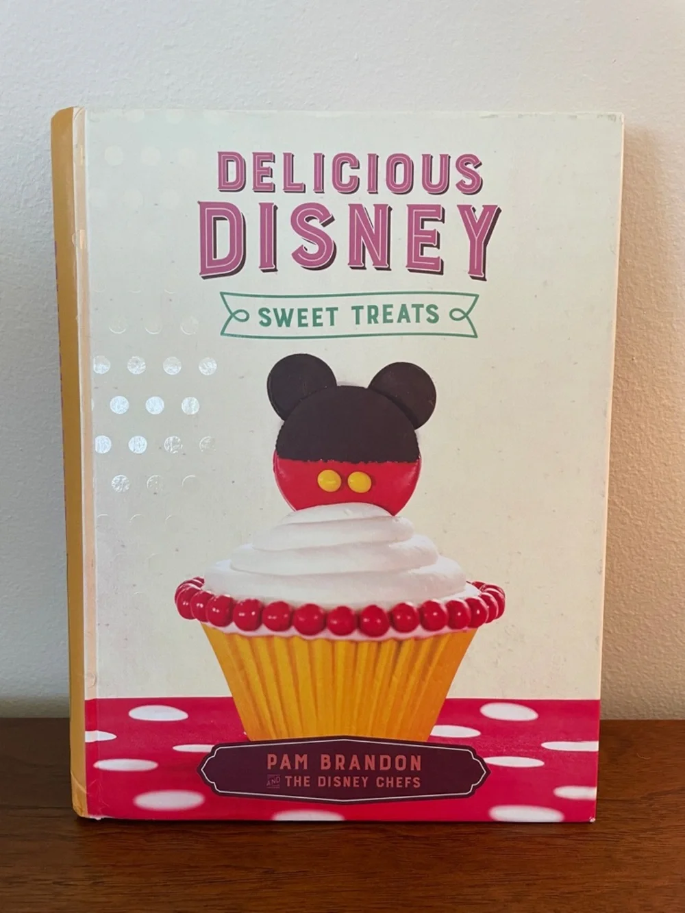 Disney Delicious Disney Sweet Treats Cookbook - Cakes, Breads, Drinks